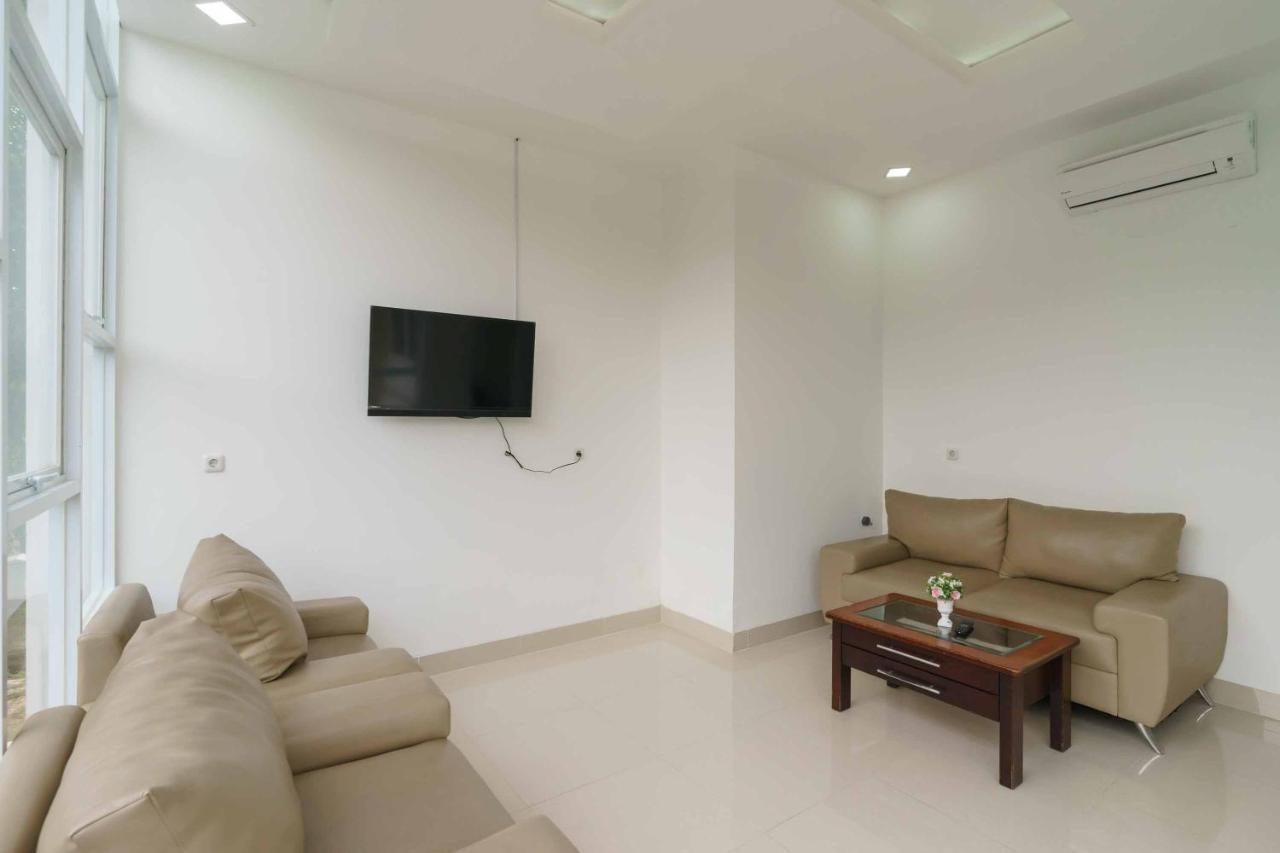 Reddoorz Plus Near Eka Hospital Bsd 5 Dadap Exterior photo