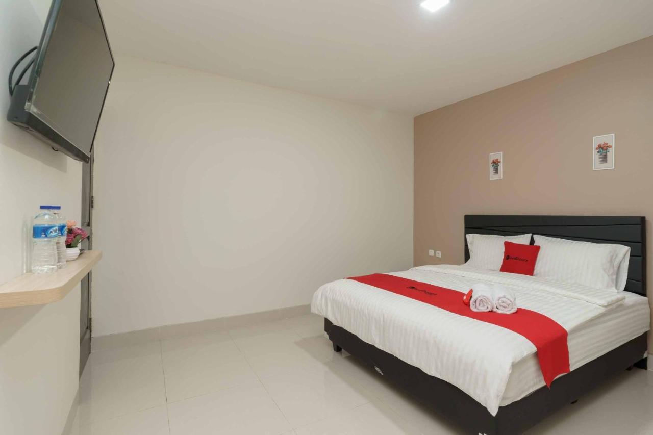 Reddoorz Plus Near Eka Hospital Bsd 5 Dadap Exterior photo